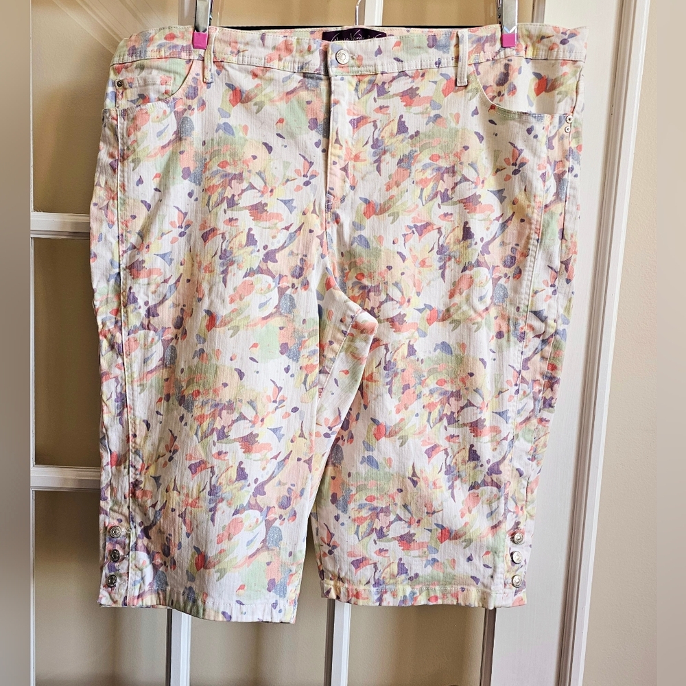 Gloria Vanderbilt MILA 3XL 24W Capri Pants Floral Midi Culotte Jorts Long Shorts